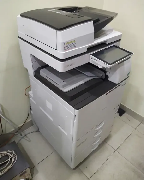 M&aacute;y photocopy Ricoh cho thu&ecirc; đặt ở g&oacute;c văn ph&ograve;ng kh&aacute;ch h&agrave;ng